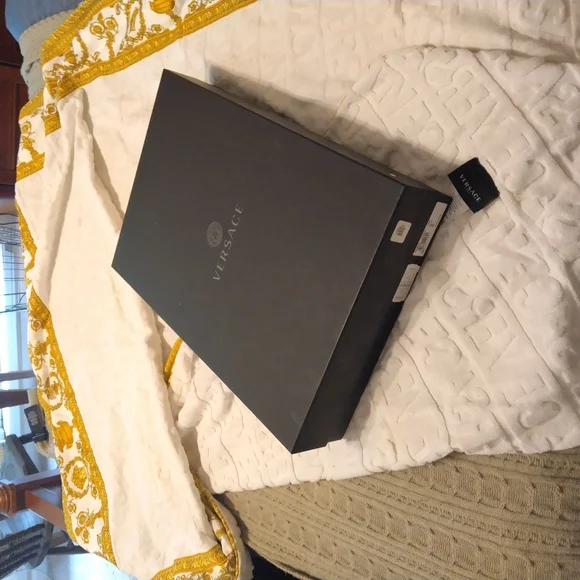 Versace Oversize Beach Towel - Picture 2 of 2